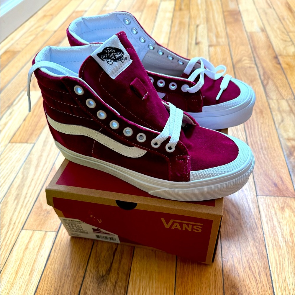 VANS Women's Sk8-Hi Reissue 138 Velvet Beet Red True White